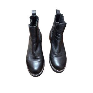 Steve Madden Black Leather Slouchy Chelsea Boots Silver Studded Soles Size 6.5